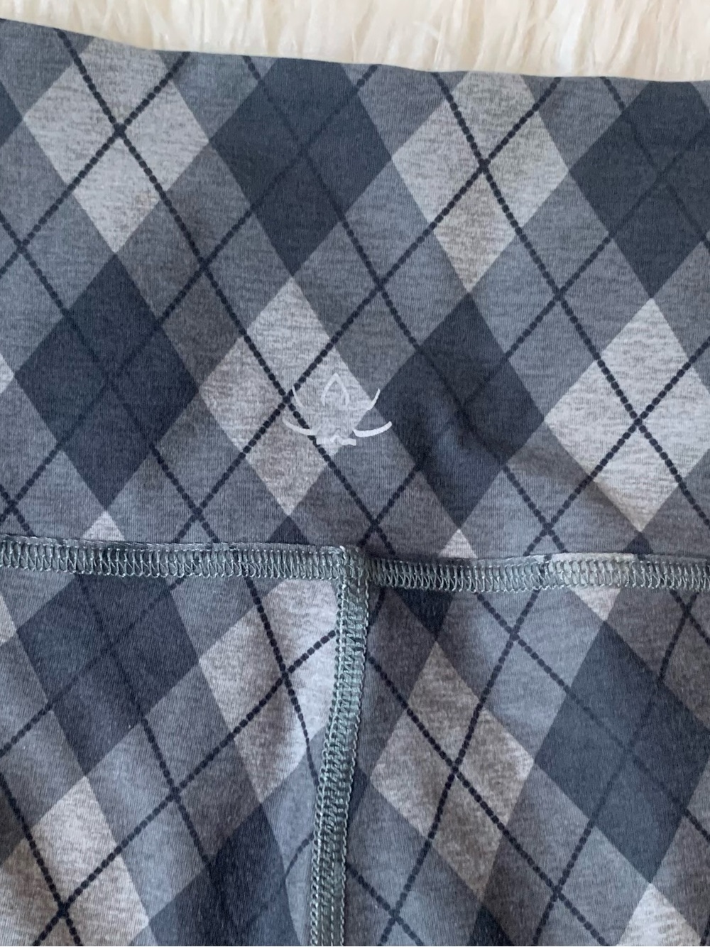 Beyond Yoga SoftMark Midi Argyle Leggings Gray Size Medium - Picture 4 of 5
